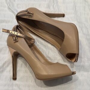 NWOT Elegant Tan Peep-Toe Heels with Rose Gold Accents